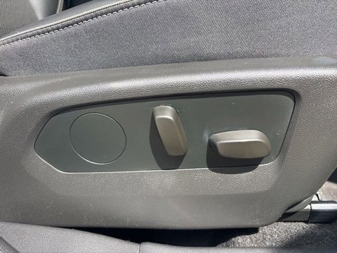 Used 2023 Buick Envision Essence FWD image 16