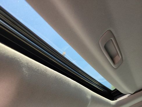 Used 2021 Toyota Highlander XLE image 19