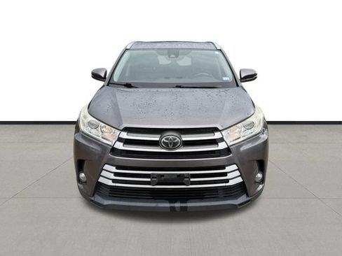 Used 2017 Toyota Highlander XLE FWD image 2