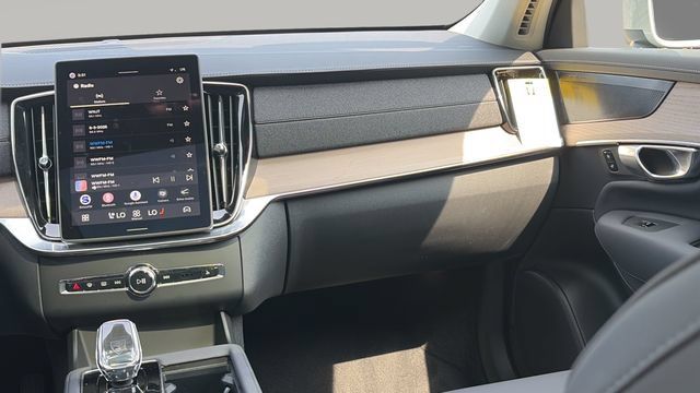 Certified 2026 Volvo XC90 B6 Plus AWD/4WD image 16