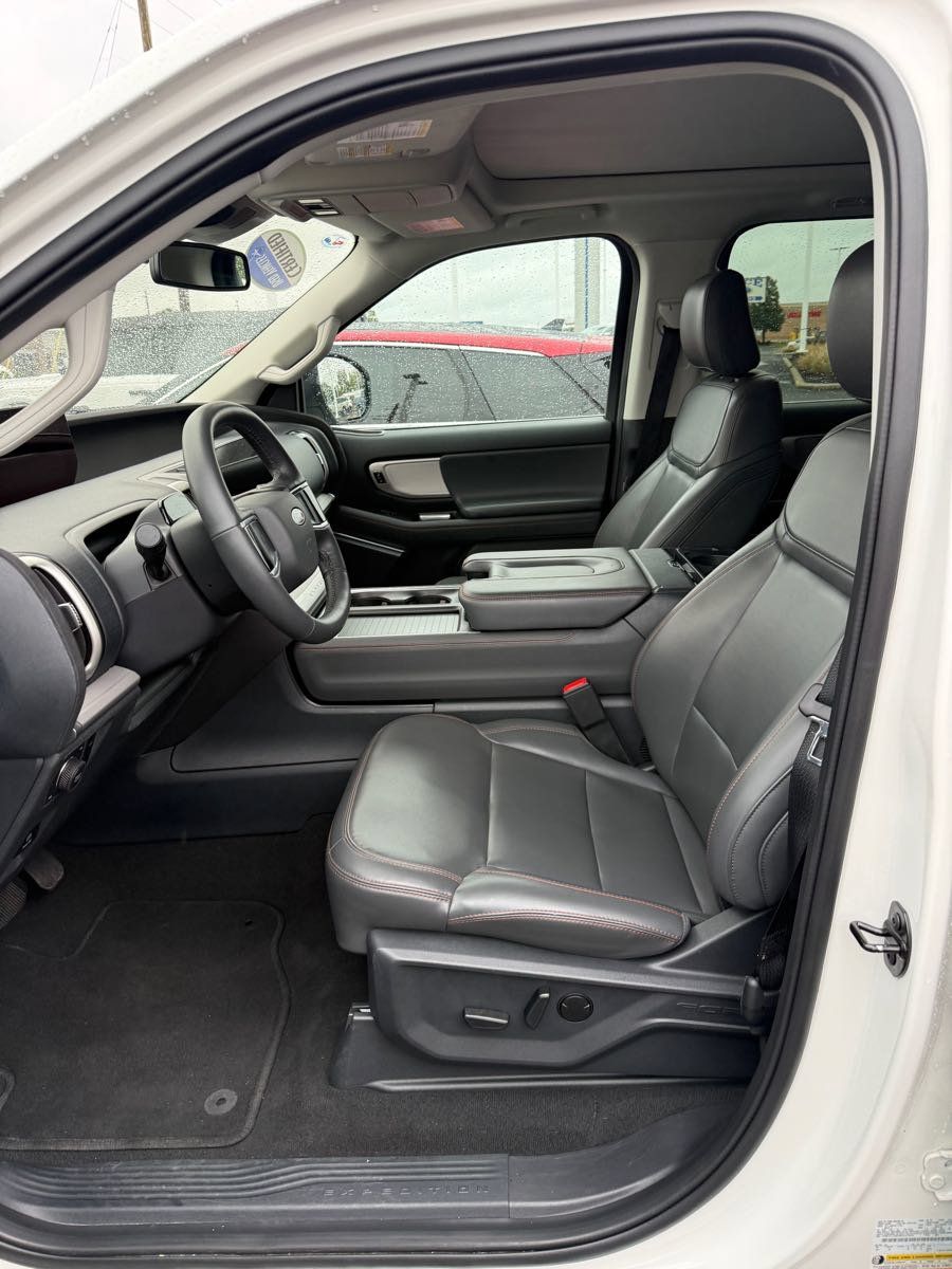 Used 2025 Ford Expedition Active AWD/4WD image 10