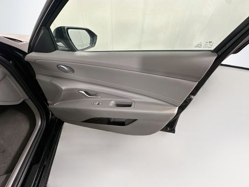 Used 2025 Hyundai Elantra SEL FWD image 32