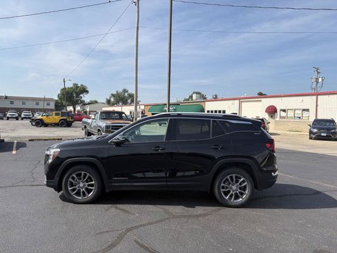Used 2024 GMC Terrain SLT AWD/4WD image 5