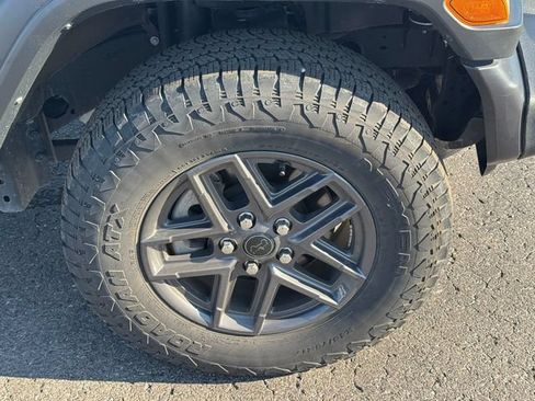 Certified 2025 Jeep Wrangler Sport AWD/4WD image 9