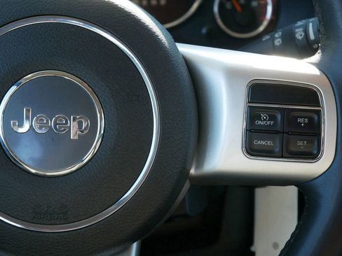 Used 2015 Jeep Compass Latitude image 17