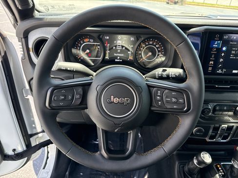 Used 2024 Jeep Wrangler Unlimited Sport AWD/4WD image 18
