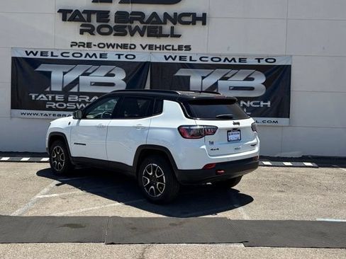 Used 2025 Jeep Compass Trailhawk AWD/4WD image 10