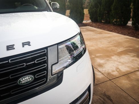 Used 2025 Land Rover Range Rover Autobiography image 5