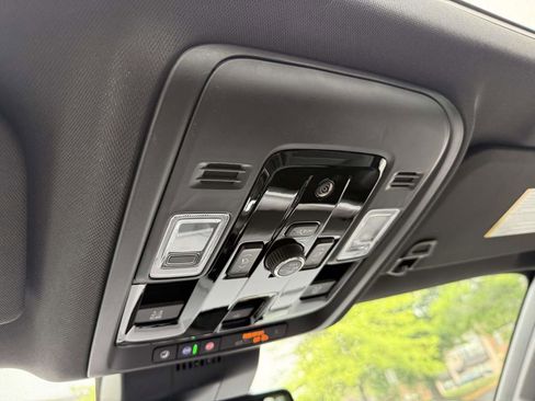 Used 2026 Chevrolet Suburban Z71 w/ Comfort Package AWD/4WD image 26