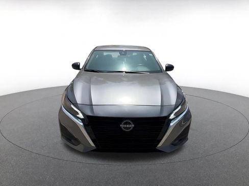 Used 2025 Nissan Altima 2.5 SV FWD image 4