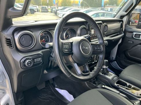 Used 2022 Jeep Gladiator Willys image 11