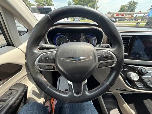 Used 2018 Chrysler Pacifica Touring-L Plus FWD image 20