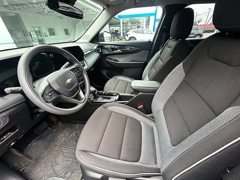 Used 2024 Chevrolet TrailBlazer LS w/ LS Convenience Package AWD/4WD image 17