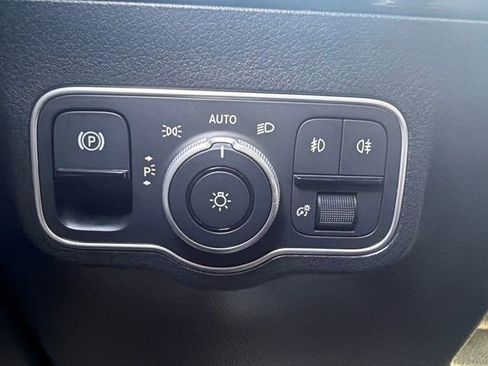 Used 2025 Mercedes-Benz GLA 250 4MATIC image 27