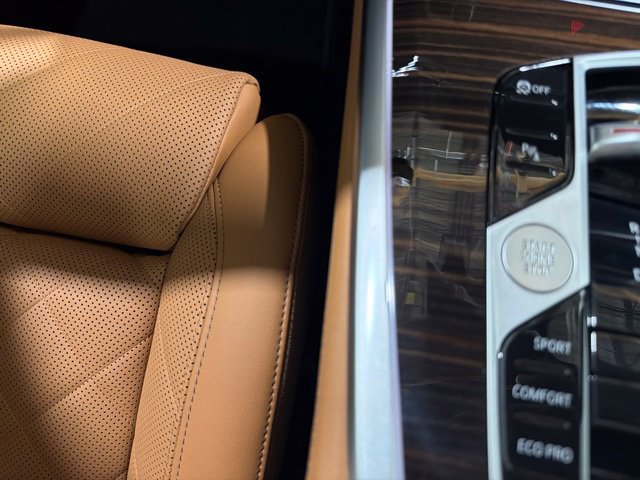 Used 2026 BMW X7 xDrive40i w/ M Sport Package AWD/4WD image 42