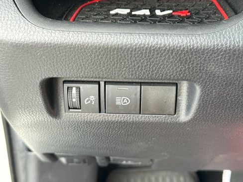 Used 2020 Toyota RAV4 LE w/ All Weather Liner Package AWD/4WD image 31