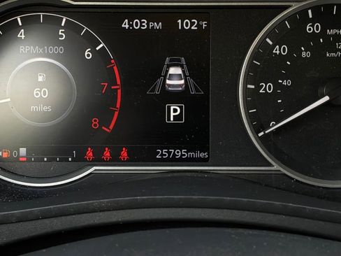 Used 2025 Nissan Versa SV FWD image 34