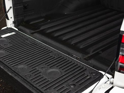 Used 2022 Nissan Frontier PRO-4X w/ Pro-4X Premium Package image 11