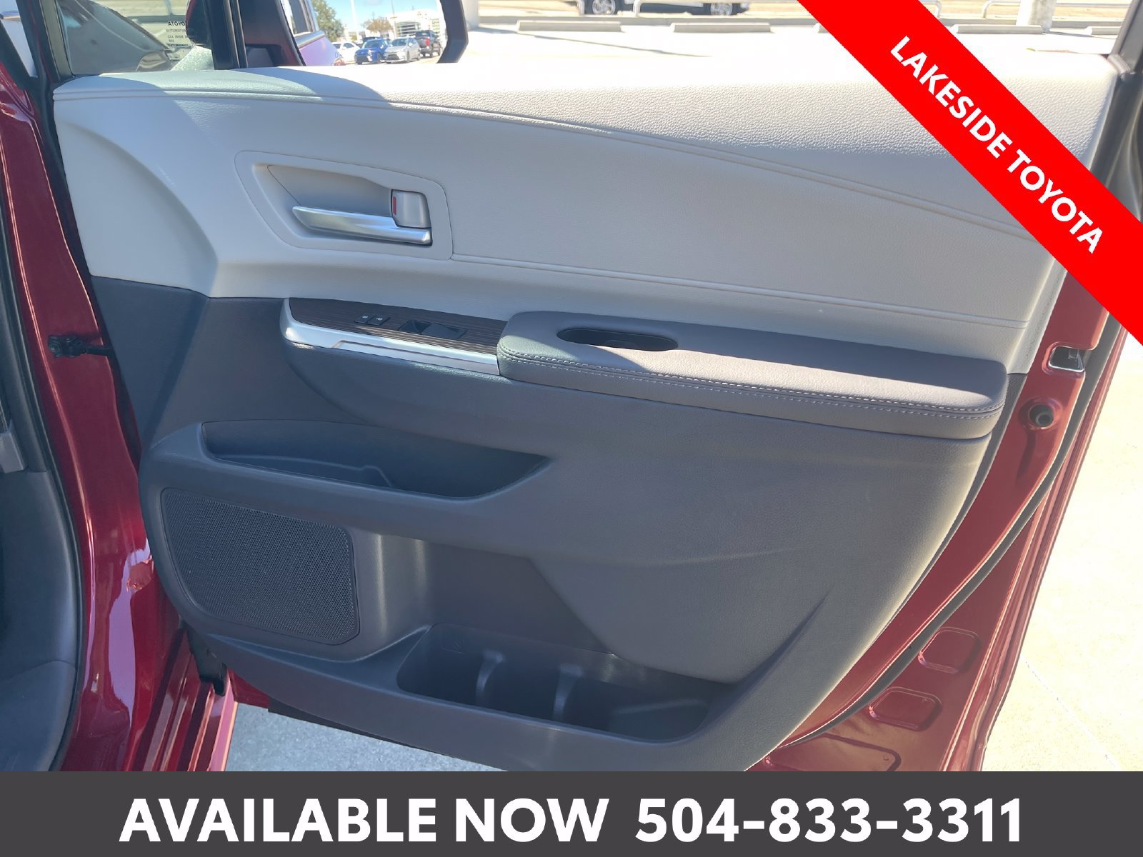 Used 2023 Toyota Sienna XLE FWD image 17