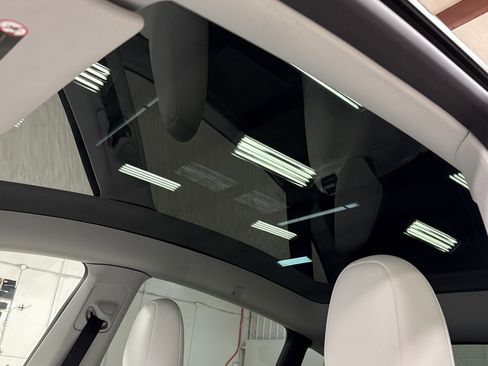 Used 2023 Tesla Model Y Long Range image 11