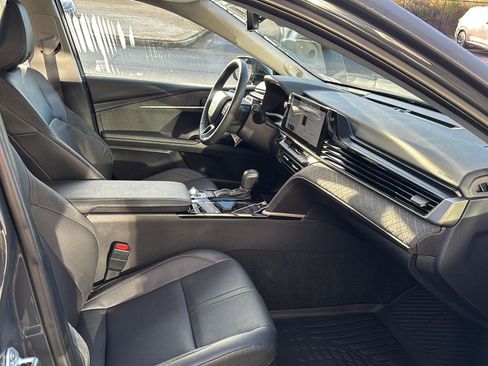 Used 2025 Toyota Camry XLE image 10