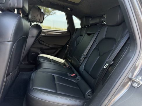 Used 2018 Porsche Macan Turbo AWD/4WD image 14