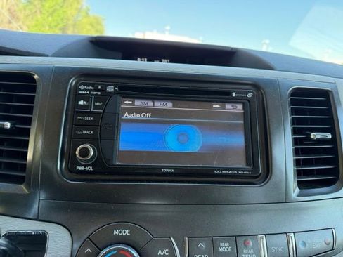 Used 2014 Toyota Sienna XLE AWD/4WD image 14