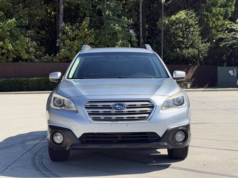Used 2017 Subaru Outback 2.5i Premium AWD/4WD image 2