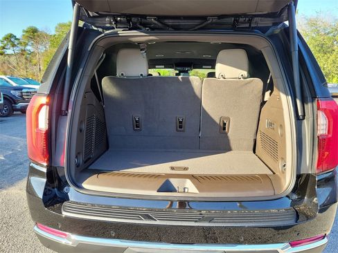 New 2026 GMC Yukon Elevation image 12