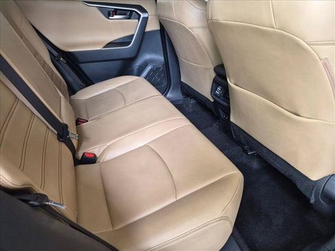 Used 2019 Toyota RAV4 Limited FWD image 19