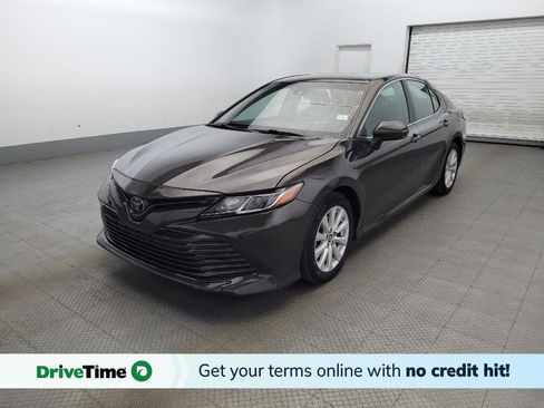 Used 2018 Toyota Camry LE image 1