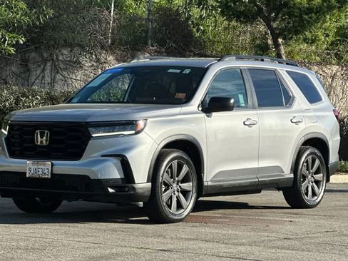 Certified 2023 Honda Pilot Sport image 9