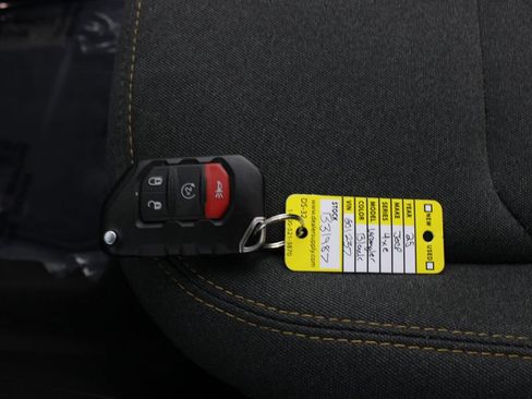 Used 2025 Jeep Wrangler Unlimited Sahara AWD/4WD image 7