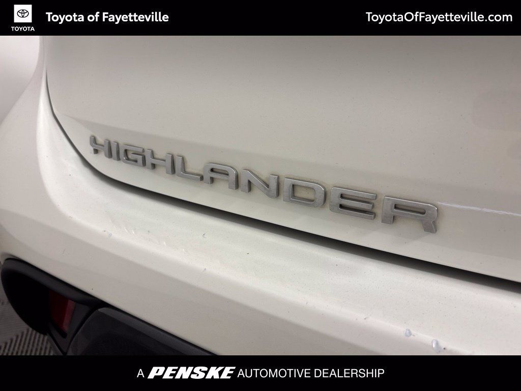 Used 2021 Toyota Highlander Limited FWD image 27