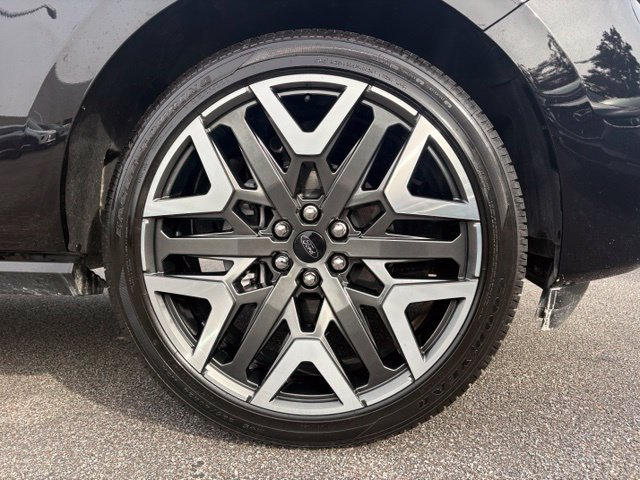 Used 2026 Ford Expedition Platinum w/ Platinum Ultimate Package AWD/4WD image 18