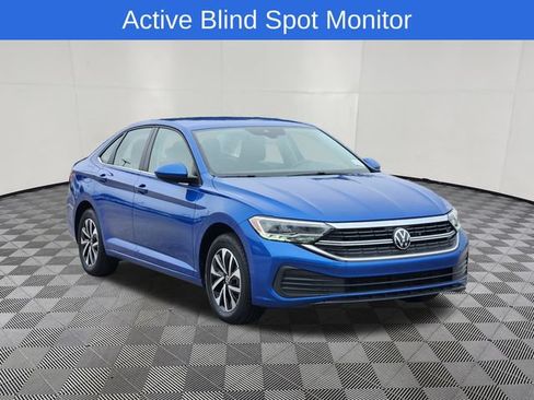 Used 2024 Volkswagen Jetta SE FWD image 2