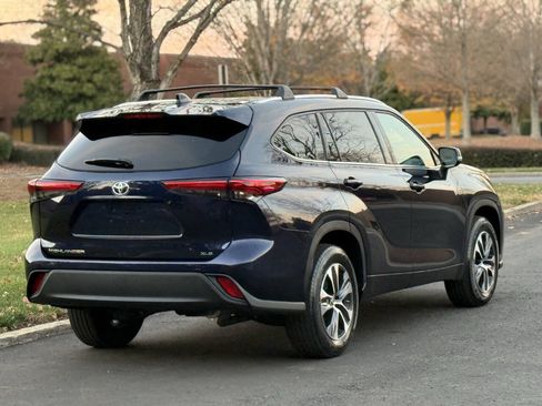 Used 2021 Toyota Highlander XLE FWD image 8