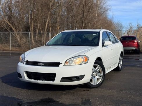 Used 2010 Chevrolet Impala LT w/ Luxury Edition Package FWD image 2