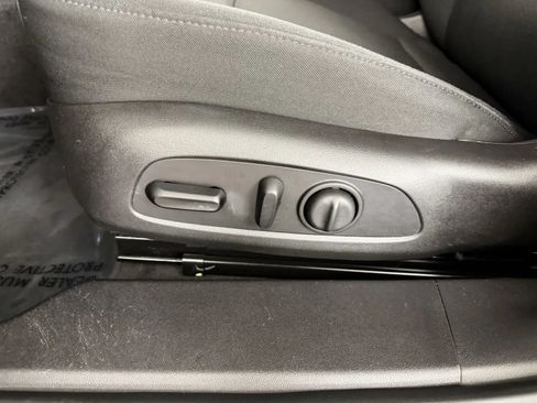 Used 2016 Chevrolet Malibu LT FWD image 13
