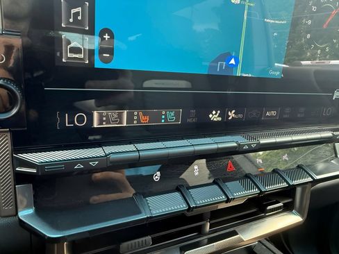 Used 2025 GMC Hummer EV 3X w/ LPO, Roof Cross Rail Package AWD/4WD image 15