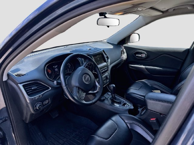 Used 2019 Jeep Cherokee Latitude Plus w/ Trailer Tow Group AWD/4WD image 9