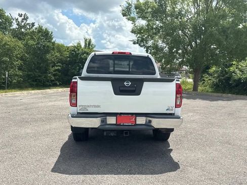 Used 2019 Nissan Frontier SV RWD image 6