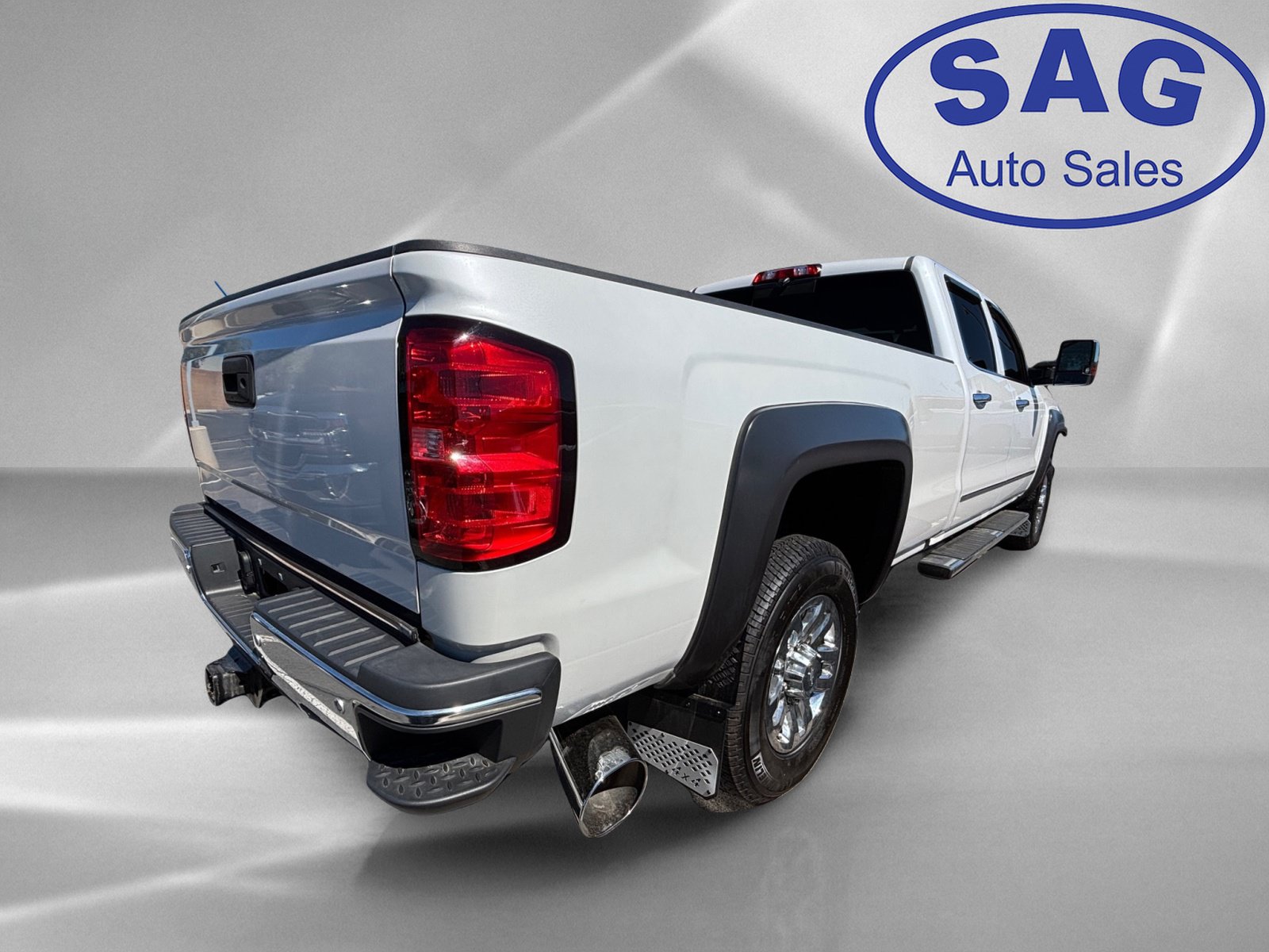 Used 2019 Chevrolet Silverado 3500 LTZ w/ Duramax Plus Package AWD/4WD image 3