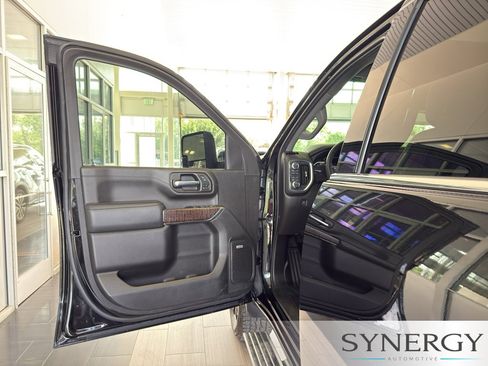 Used 2023 GMC Sierra 2500 Denali w/ Denali Black Diamond Edition AWD/4WD image 23