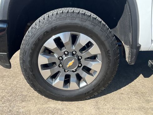 Used 2025 Chevrolet Silverado 2500 Custom w/ Custom Convenience Package image 22