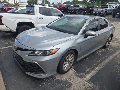 Used 2022 Toyota Camry LE FWD image 2