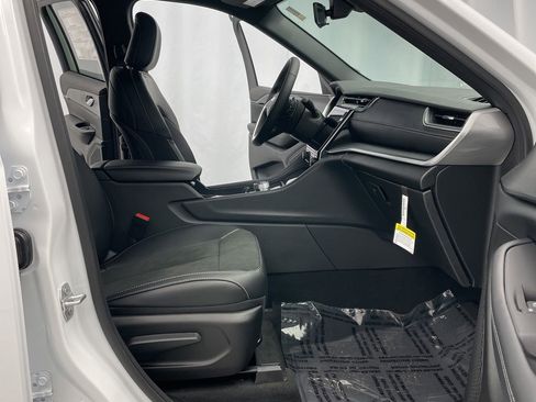 New 2025 Jeep Grand Cherokee L Altitude image 26