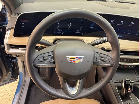 Certified 2024 Cadillac XT4 Luxury w/ Cold Weather Package image 17