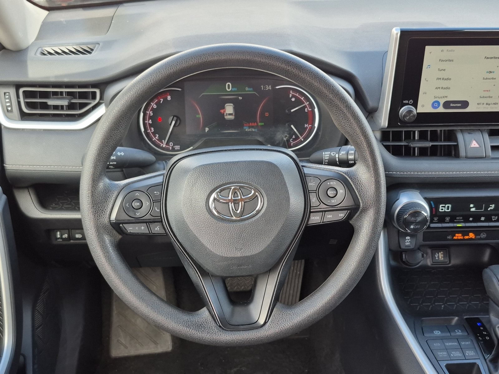 Used 2025 Toyota RAV4 XLE AWD/4WD image 24