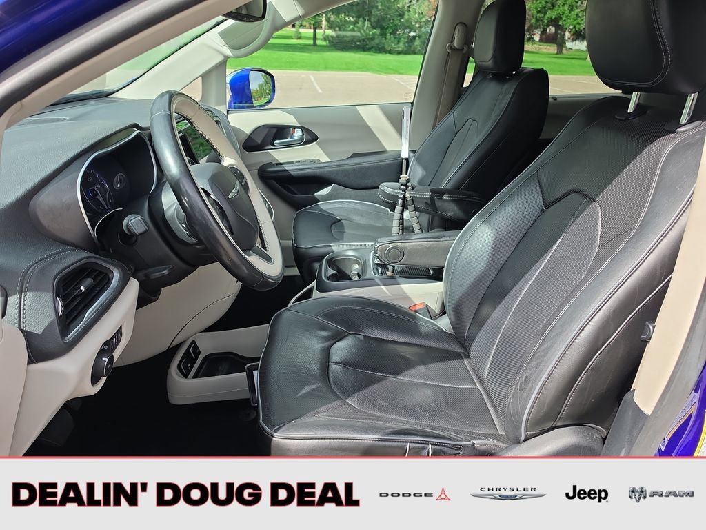 Used 2020 Chrysler Pacifica Limited FWD image 10